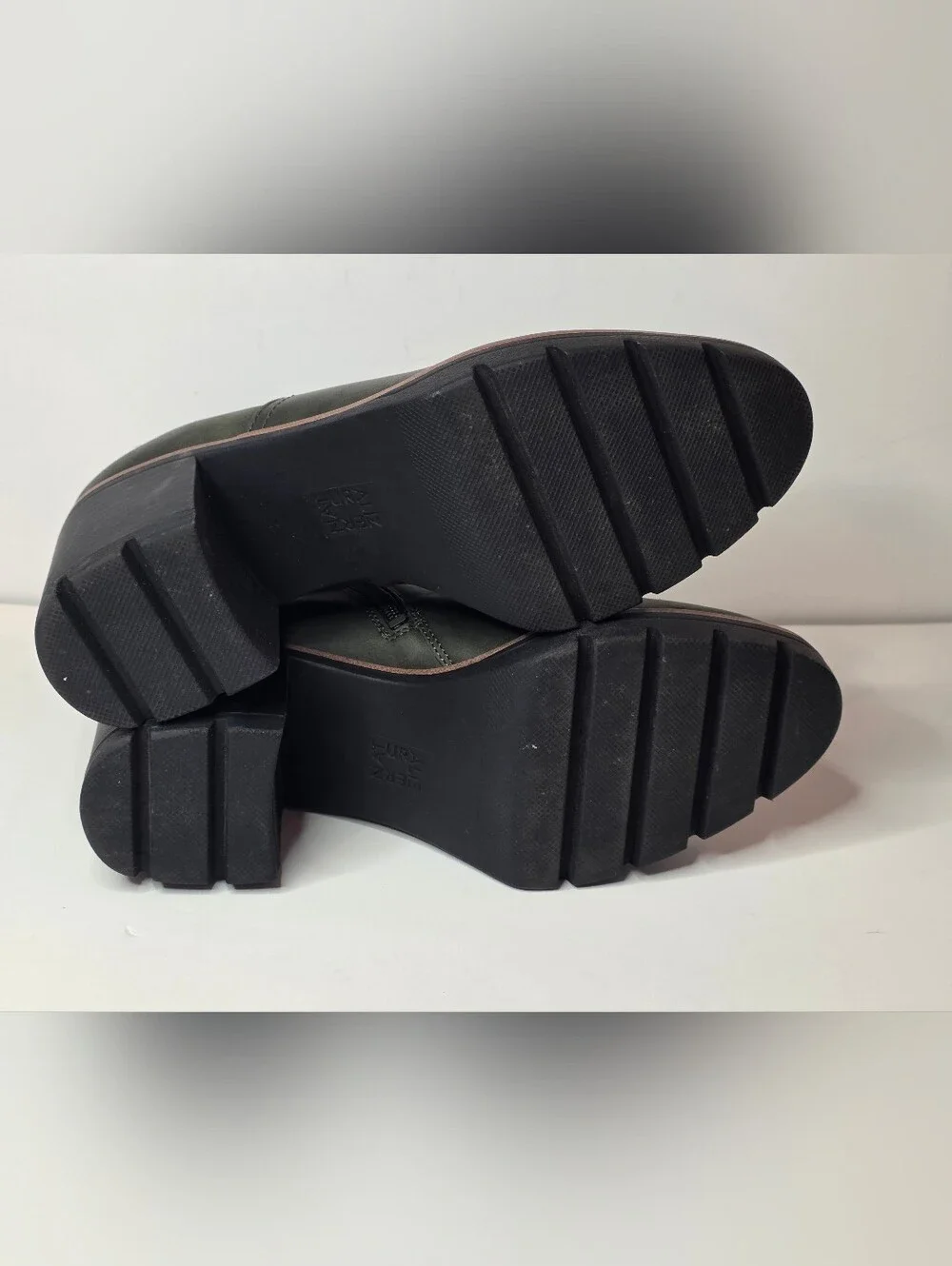 Naturalizer good used